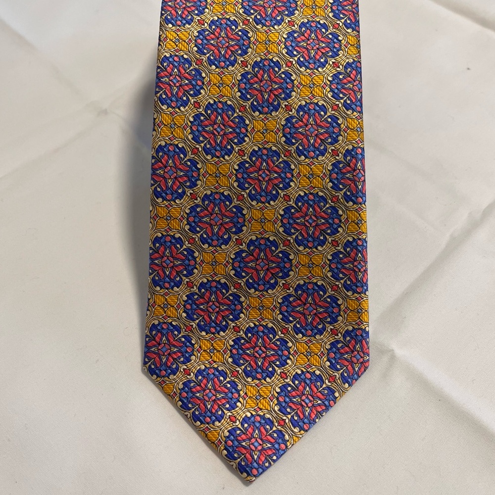 Jos.A.Bank Signature Gold Classic Refined Versatile Tie, Yellow + Blue Pattern